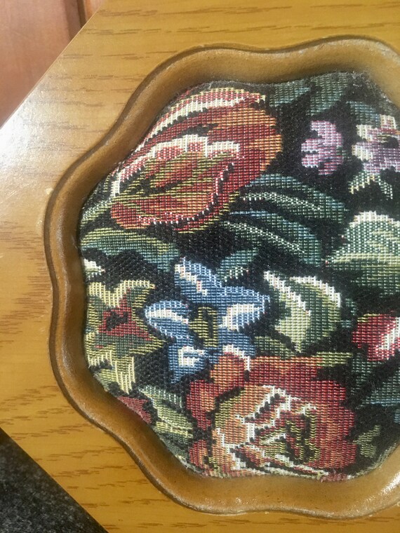 Pretty Vintage Jewelry Box / Floral Needlework Em… - image 5