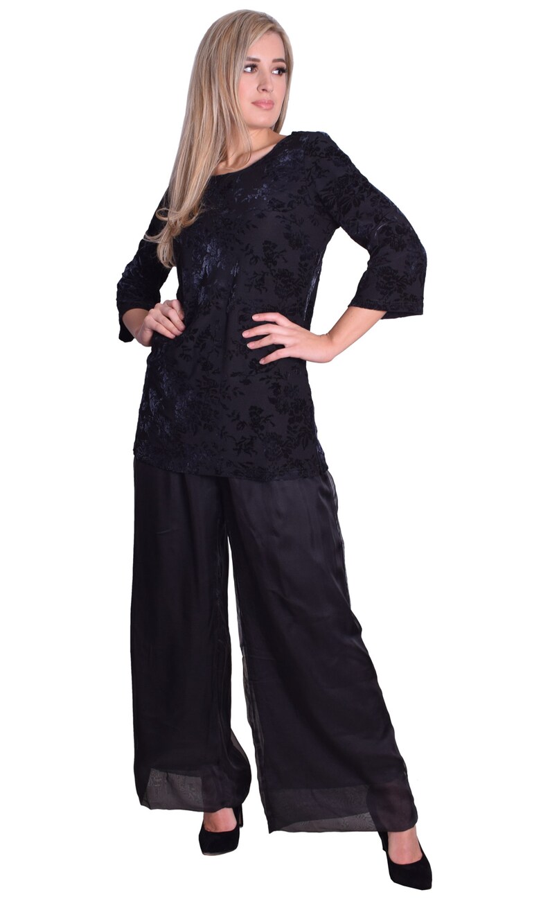 Elegant Black Tunic With Floral Velvet Pattern Stretchy 34 Sleeve For Theatre Concert Or Funeral