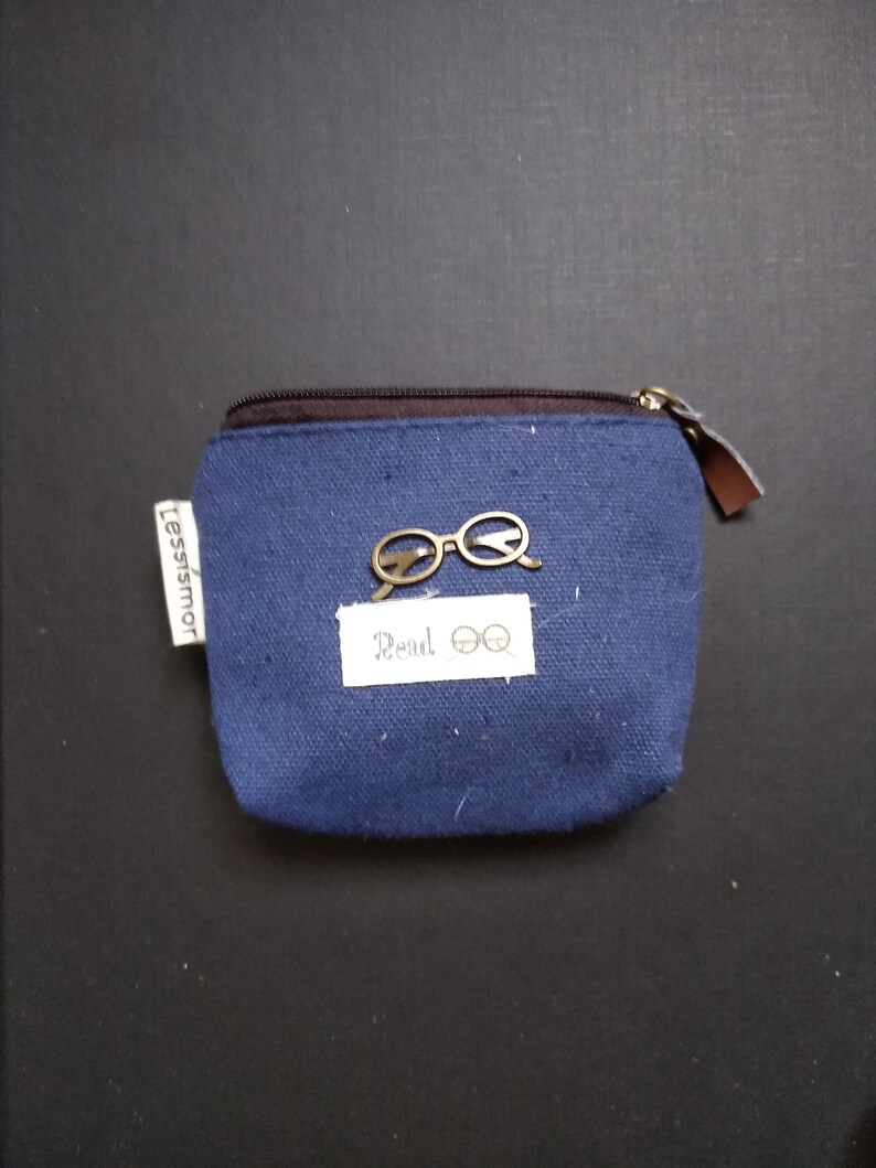 small coin purse with small pattern bezel