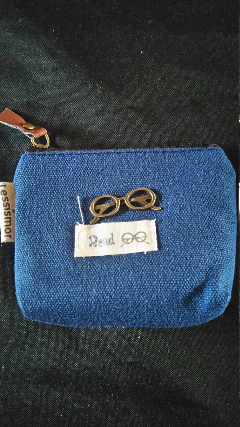 small coin purse with small pattern bezel