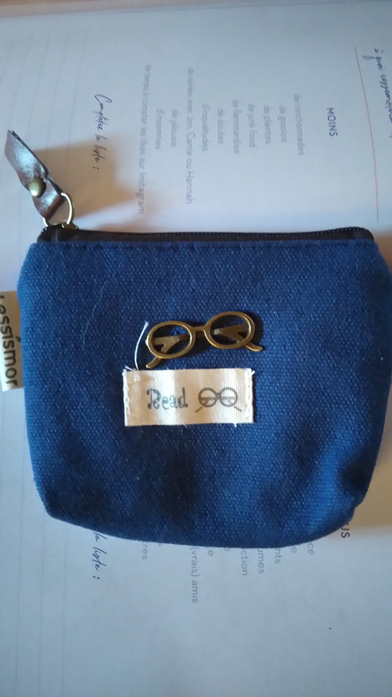 small coin purse with small pattern bezel