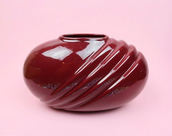 CRIMSON Art Deco Vase - Vintage Oval Ribbed Round Mid Century Modern Ceramic Red - Autumn Fall Tabletop Shelf Accent Home Decor 1980s 80s