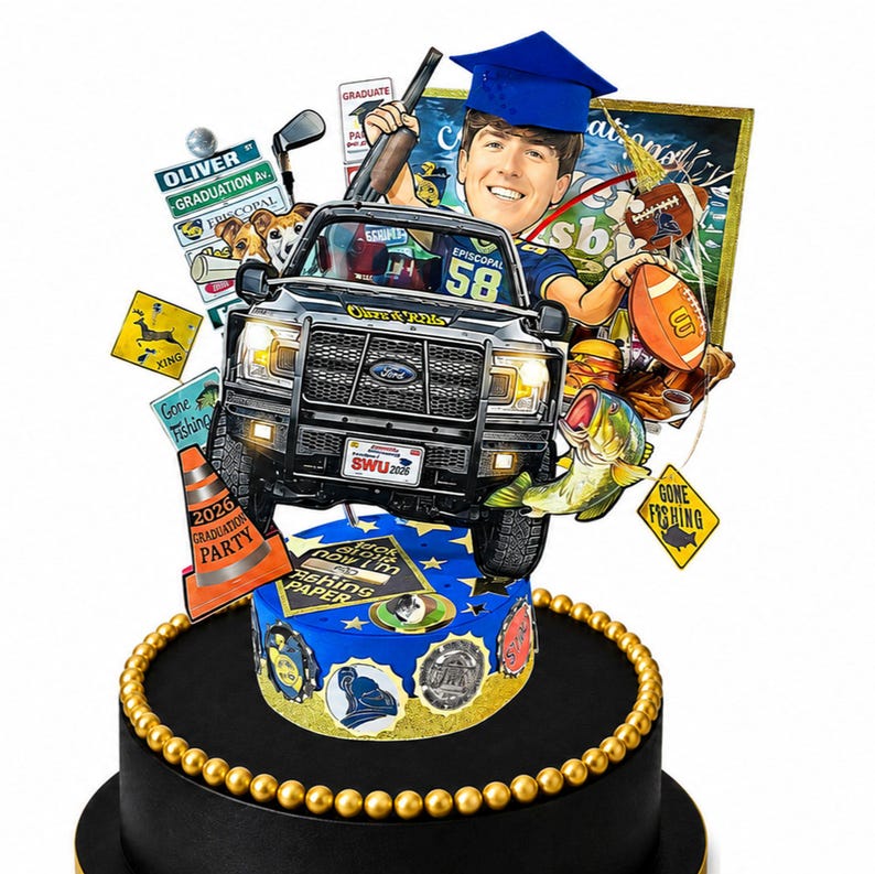K&ouml;nnte beinhalten: Ein mehrschichtiger Tortenaufleger mit einem schwarzen Ford-Truck, einem Absolventen mit blauer Kappe und verschiedenen hobbybezogenen Motiven, darunter ein Football, ein Fisch, ein Verkehrskegel und Stra&szlig;enschilder mit der Aufschrift Oliver Graduation Av.