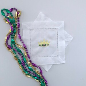 Mardi Gras Crown Linen Serwetki koktajlowe, Wystrój Nowego Orleanu, Wózek barowy, Prezent dla gospodyni, Prezent na Mardi Gras, Królewski, Królewski, Zestaw 4
