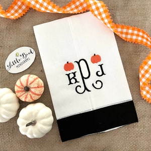 Monogramowane lniane ręczniki do rąk z motywem dyni, dekoracja jesienna, ściereczka kuchenna na Halloween, prezent na parapetówkę lub dla gospodyni, ręcznik do wózka barowego lub toalety