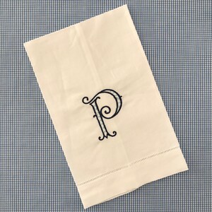 Ręczniki lniane z pojedynczym monogramem - prezent na parapetówkę - prezent zaręczynowy - wózek barowy