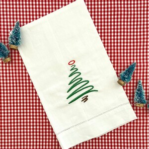 Ręczniki lniane Scribble Christmas Tree, prezent na parapetówkę, prezent zaręczynowy, wózek barowy, wypełniacz skarpet, haft, ściereczka kuchenna