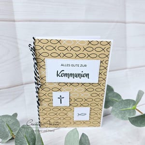 Glückwunschkarte Weiß-Creme Holzfisch lila zur Kommunion