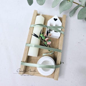 Geschenkset mit Haus aus Beton, Kerze, Kerzenständer und Trockenblumen dekoriert
