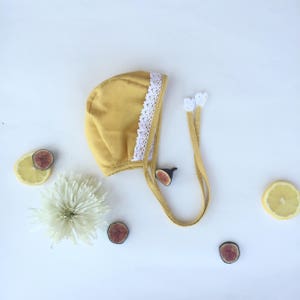 Baby girl organic cotton bonnet . Lace bonnet .