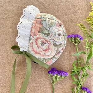 Reversible Baby girl bonnet, baby hat , cotton baby bonnet . Floral baby bonnet. Vintage baby bonnet eyelet bonnet Baby Hat