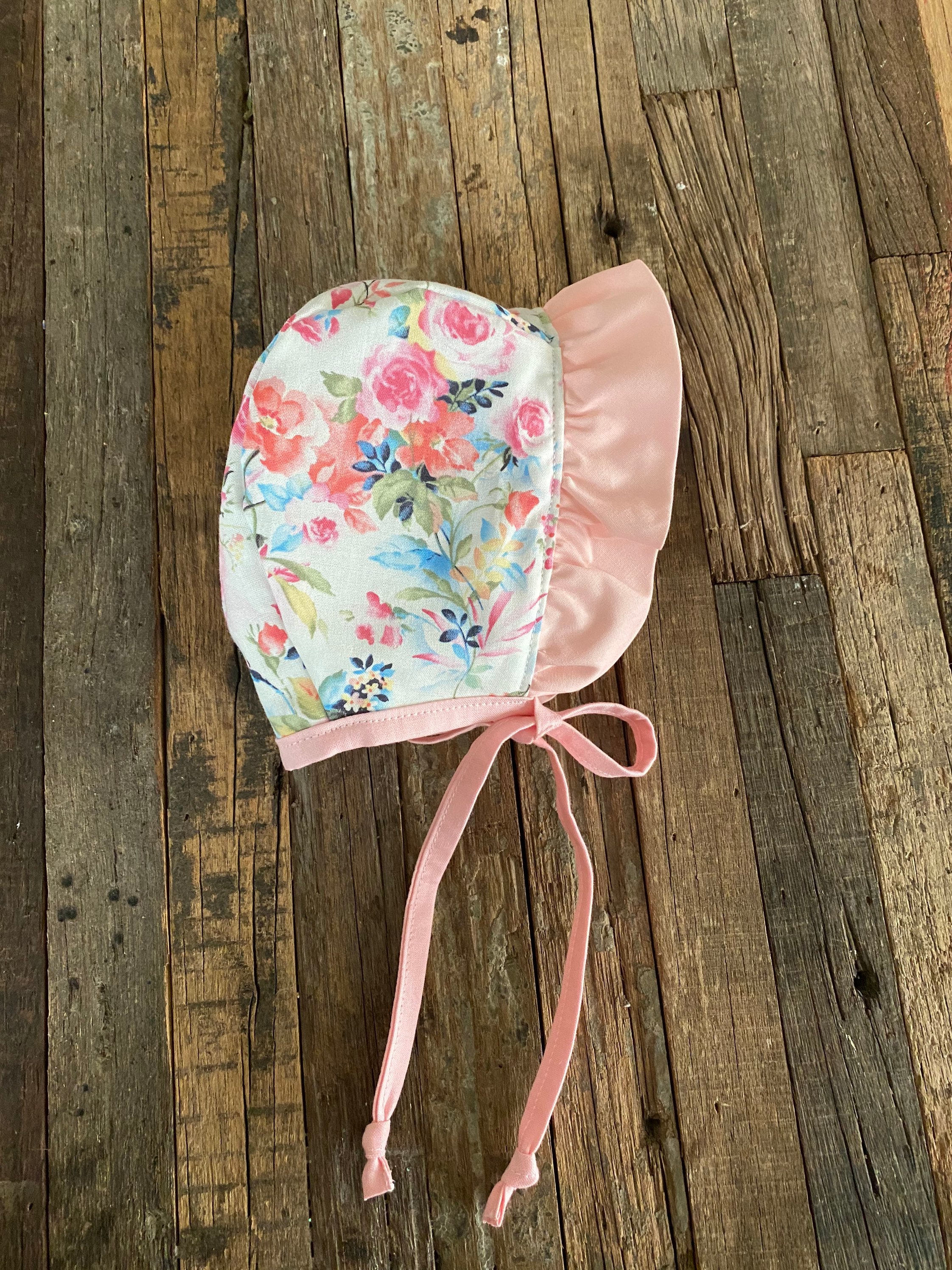 Reversible Baby girl bonnet, baby hat , cotton baby bonnet . Floral baby bonnet. Vintage, eyelet , lace