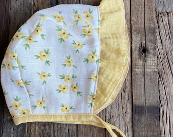 Reversible Baby girl bonnet, baby hat , cotton baby bonnet . Floral baby bonnet. Vintage baby bonnet gauze fabric baby hat girls hat