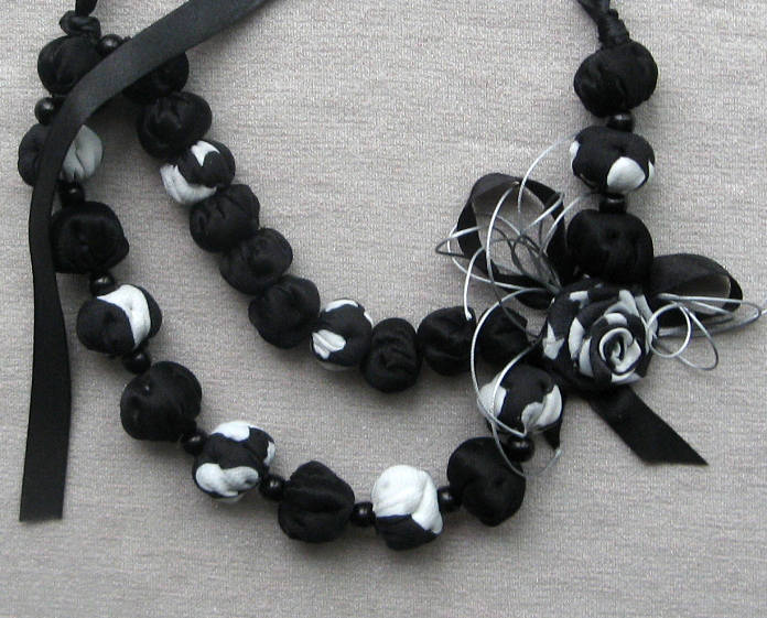 Black and White Bead Necklace Beaded Textile Necklace Rose - Etsy