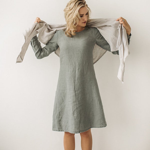 Robe en lin épurée et simple, robe au design minimaliste, robe trapèze, robe fabriquée avec un savoir-faire artisanal, vêtements respectueux de l'environnement.