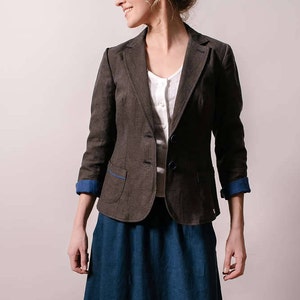 Elegant Vintage-Style Linen Blazer for Women - Casual Everyday Flax Jacket.