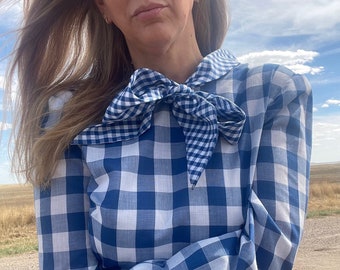 Vintage Handgemachtes Blau Karo Kariertes Langes Prärie Kleid mit Bandana Krawatte am Hals