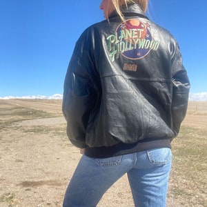 ジャケット・アウター 90s PLANET HOLLYWOOD suede jacket Vintage 90s Planet Hollywood Orlando Suede Bomber Jacket