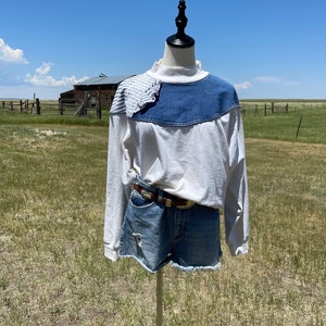 Vintage White Sweatshirt with Denim Yoke & Striped Fabric Shoulder
