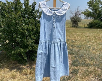 Vintage Little BB Girls Light Blue Denim Dress with Pete Pan Lace Bib Collar Size 8