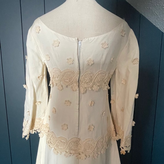 Vintage Ivory Floral Boat Neck Mod Bridal Dress - image 4