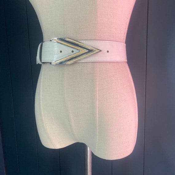 Vintage 70s White Patent Belt with Arrow Fashion … - image 2