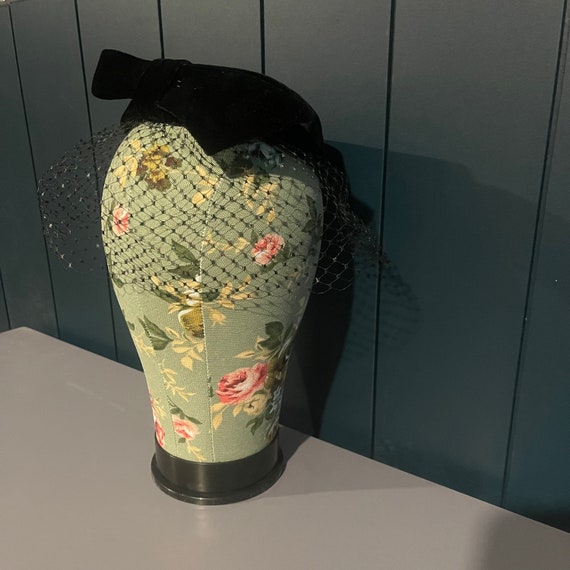 Vintage Black Velvet Headpiece with Veil Front - image 1