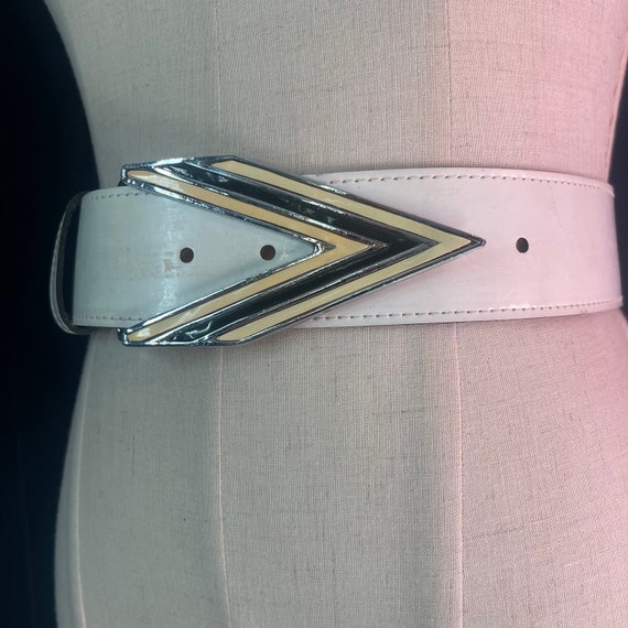 Vintage 70s White Patent Belt with Arrow Fashion … - image 3