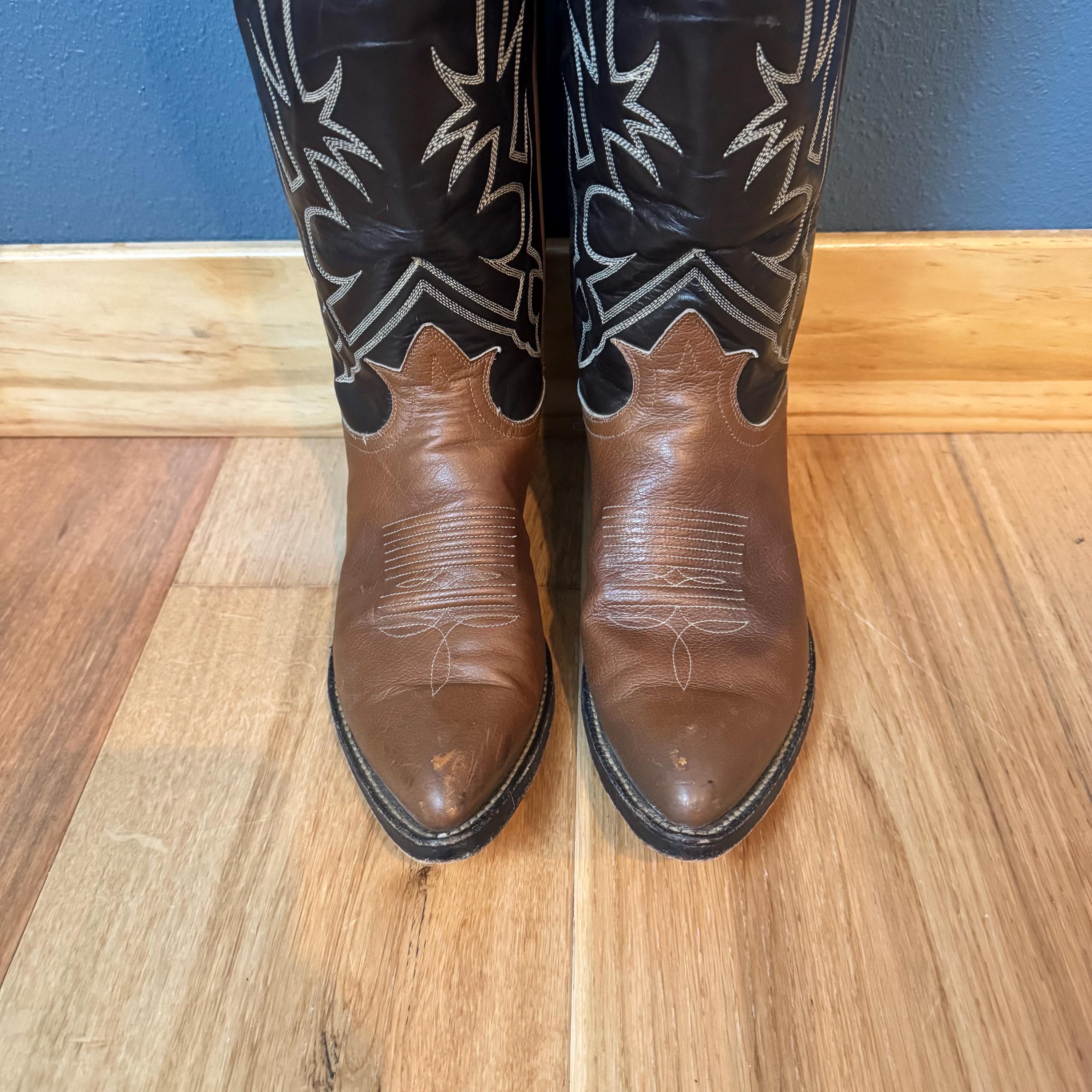Tony Lama men 10 vintage flame embroidered cowboy boots Vintage Tony Lama Suede Western Boots With Flame Stitch  main image 4