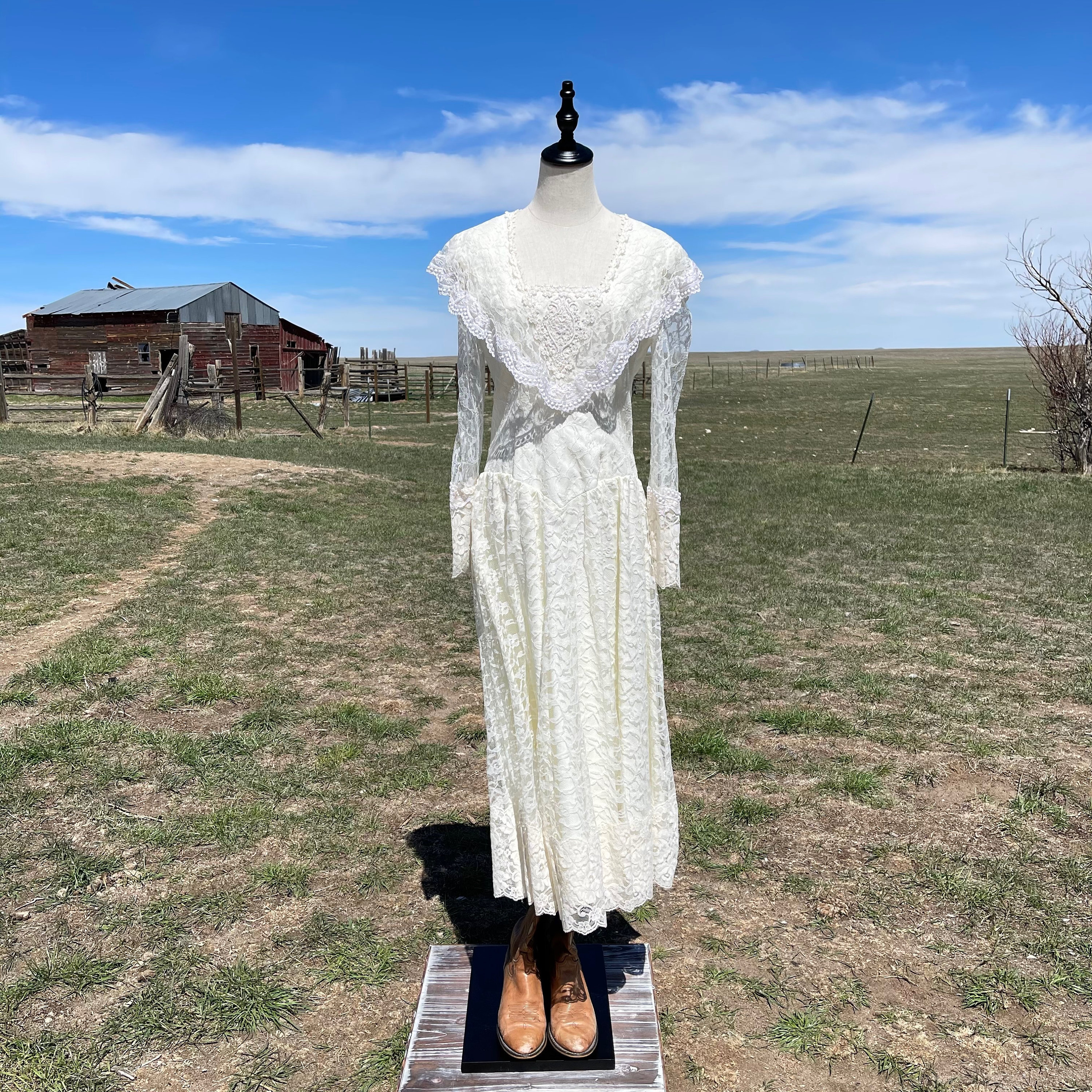 ガウンコート SATIN LACE LONG GOWN Amerivintage 1970s ILGWU Vintage Victorian White Wedding Gown Leg of Mutton