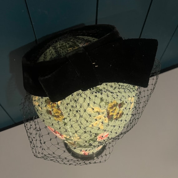 Vintage Black Velvet Headpiece with Veil Front - image 7