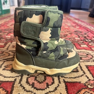 Vintage Little BB Kids Camo Snow Boots with Velcro Toddler Size 11/12