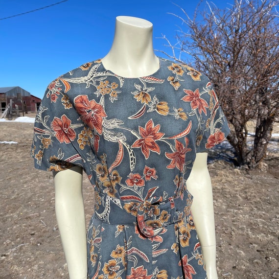 Vintage 80s Grey and Orange Floral Belted Short S… - image 1