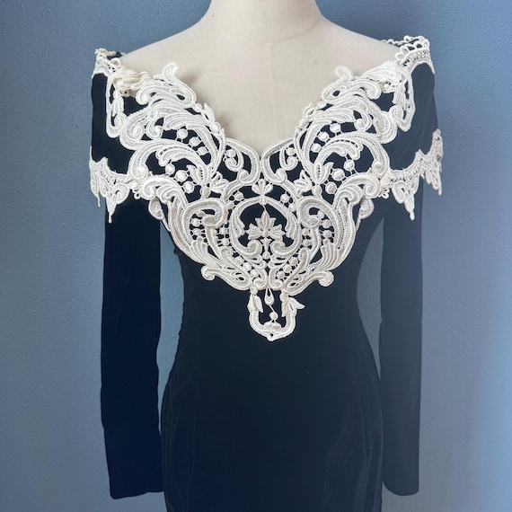 scott mcclintock dress designer Vintage 80s Scott Mcclintock Black Velvet and Crocheted Lace off the  Shoulder Long Sleeve Dress