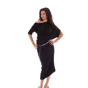 Schwarzes Kleid / Plus Size Kleid / Boho Kleid / Jersey Kleid / ein Showlder Kleid / Knielanges Kleid