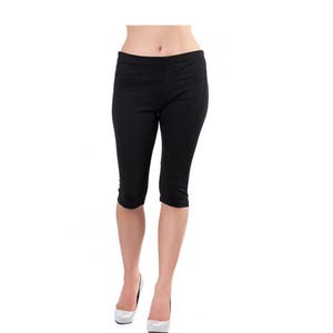 Capri leggings / short leggings / black leggings / gym leggings / high waist leggings / plus size leggings / knee length leggings