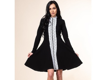 Black knee length dress with white lace elements / long sleeve midi dress / casual dress / lace dress / plus size maxi dress / oversize dres