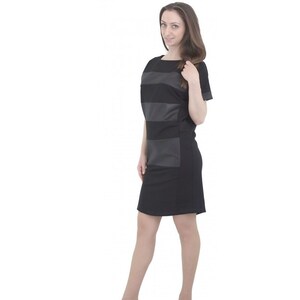 Schwarzes Kleid