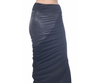 Black skirt / leather skirt / long skirt / faux leather skirt / vegan leather skirt / pencil skirt / bodycon skirt / fitted skirt