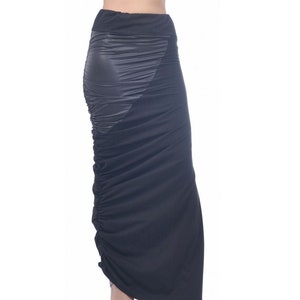 Black skirt / leather skirt / long skirt / faux leather skirt / vegan leather skirt / pencil skirt / bodycon skirt / fitted skirt