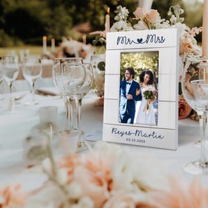 Wedding Frame, Personalized Picture Frame, Wedding Gift Photo Frame, Housewarming Gifts for Couple, Anniversary Gift for Her, Mr & Mrs Frame