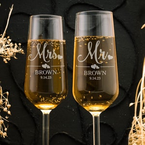 Champagne Flutes Personalized, Wedding Champagne Flutes, Engraved Custom Wedding Toasting Glasses for Bride and Groom, Champagne Glasses