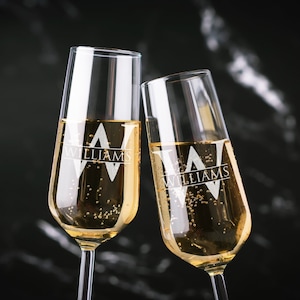 Custom Wedding Champagne Flutes, Mr. and Mrs. Personalized Champagne, Bride Groom Wedding Toasting Flutes, Wedding Glasses, Gift for Couples