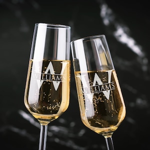 Champagne Flutes Personalized, Wedding Decor Gifts, Mr and Mrs Champagne Glasses, Toasting Flutes for Couples, Bride and Groom