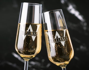 Champagne Flutes Personalized, Wedding Decor Gifts, Mr and Mrs Champagne Glasses, Toasting Flutes for Couples, Bride and Groom