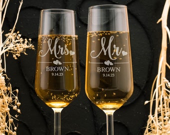 Champagne Flutes Personalized, Wedding Champagne Flutes, Engraved Custom Wedding Toasting Glasses for Bride and Groom, Champagne Glasses