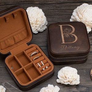 Travel Jewelry Case, Bridesmaid Gifts, Custom Jewelry Box, Travel Jewelry Box Personalized, Leather Travel Jewelry Case, Gifts for Mom