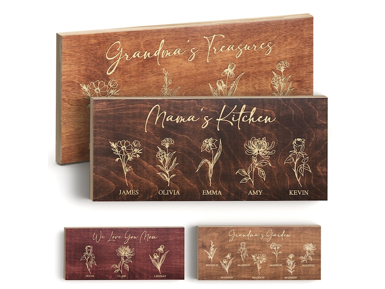 Puede incluir: Cuatro letreros de madera con letras doradas y dise&ntilde;os florales. Los letreros dicen "Grandma's Treasures", "Mama's Kitchen", "We Love You Mom" y "Grandpa's Garden".