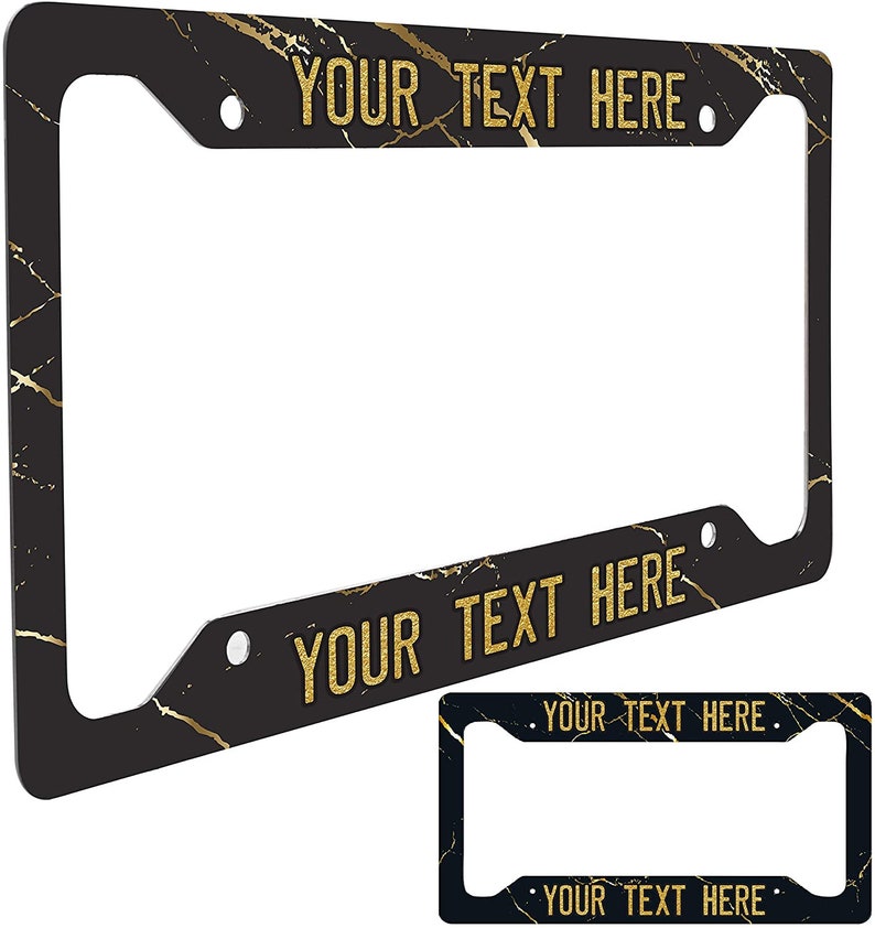 Puede incluir: Marco de matr&iacute;cula de coche de m&aacute;rmol negro y dorado con el texto "YOUR TEXT HERE" en la parte superior e inferior.