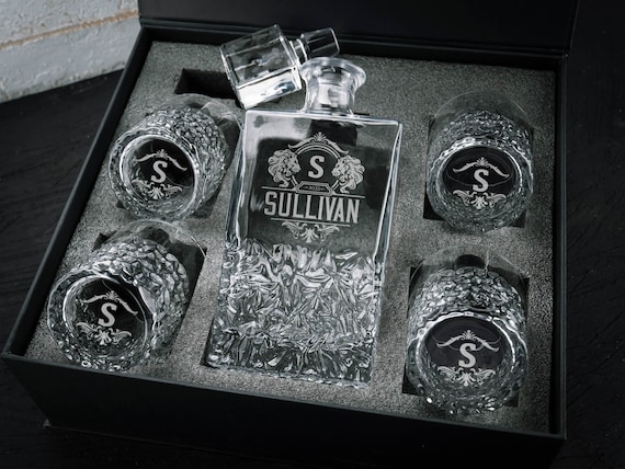 5,389 favorites don't lie — this engraved whiskey decanter set is the rare personalized gift that actually looks expensive and is genuinely wanted.